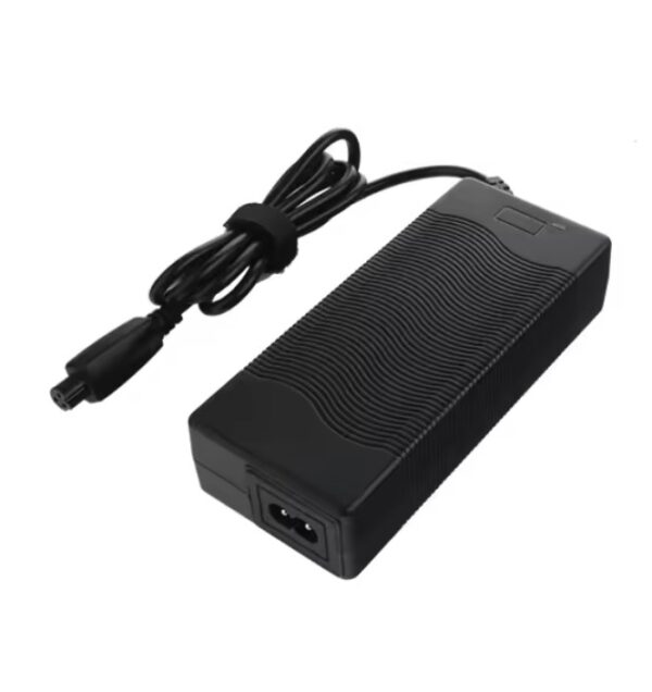 Chargeur Automatique pour batterie Titan et valise sondeur